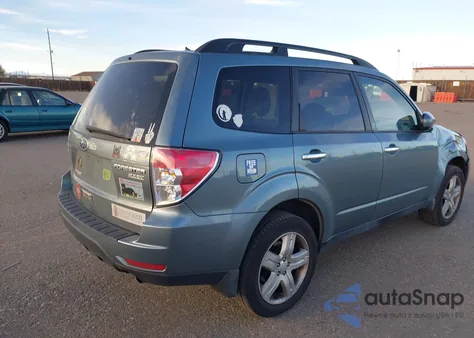 2010 Subaru Forester 2.5X Premium из США, поврежденный, VIN JF2SH6CC6AH778172